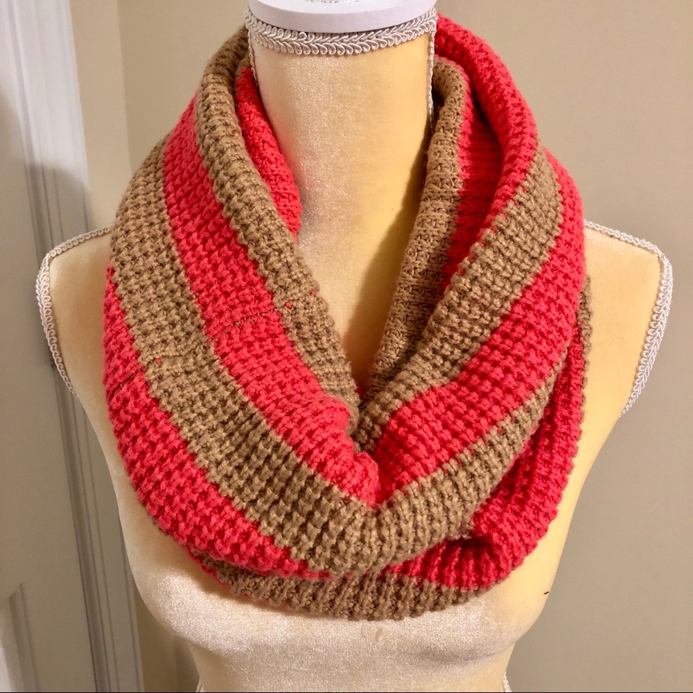 💛 🎉HP🎉 GAP Tan and Pink Knit Infinity Scarf
